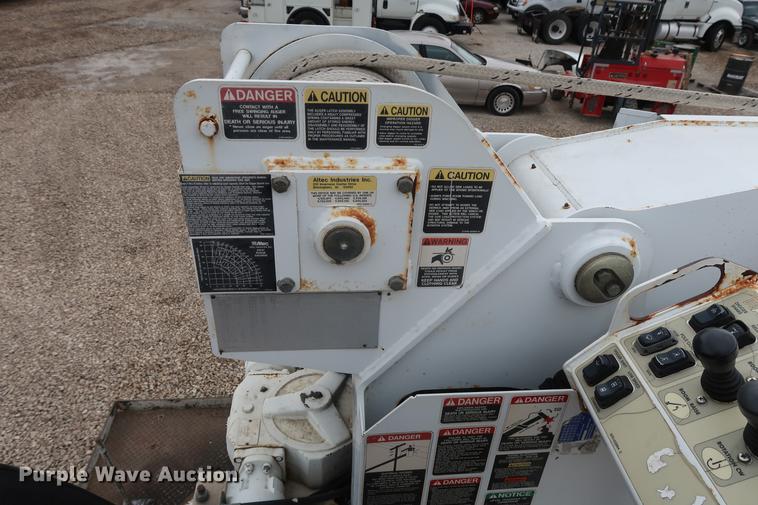 image for item EL9267 2005 International DuraStar 4300 digger derrick truck