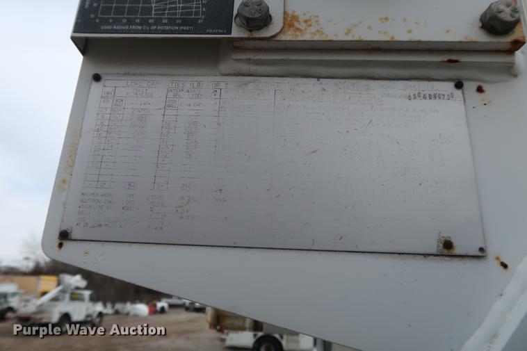 image for item EL9267 2005 International DuraStar 4300 digger derrick truck