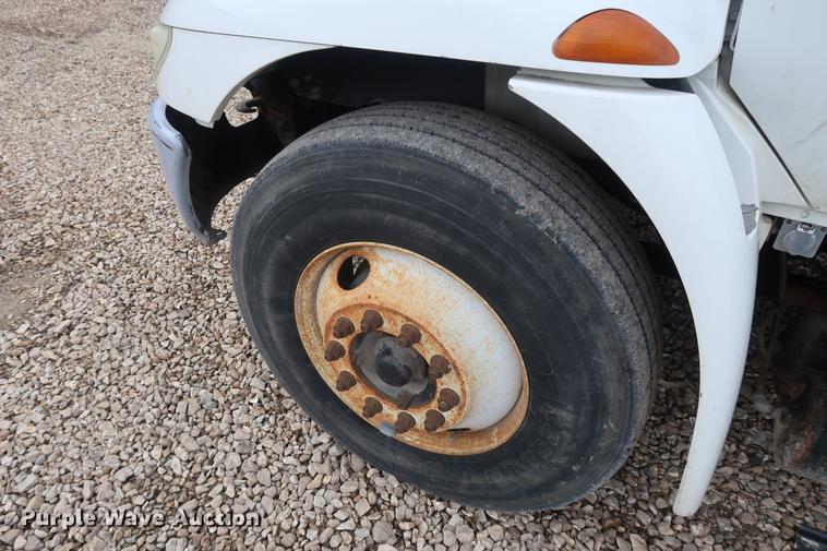 image for item EL9267 2005 International DuraStar 4300 digger derrick truck