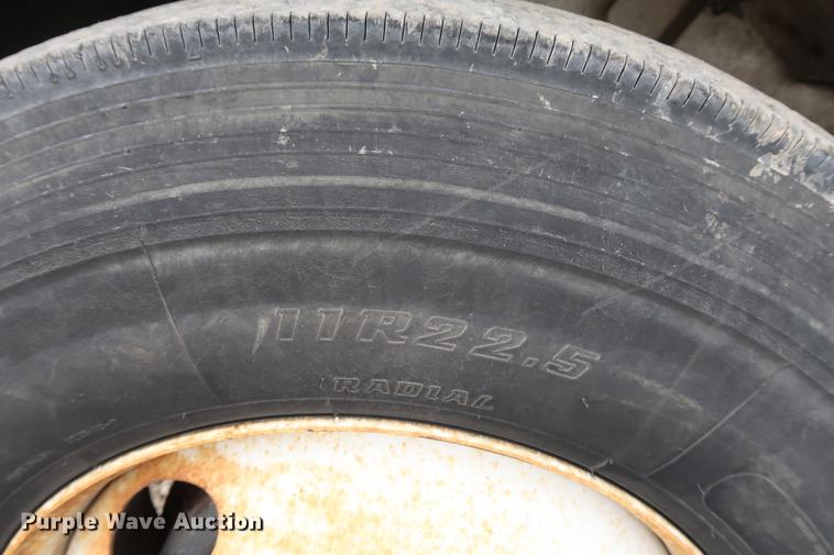 image for item EL9267 2005 International DuraStar 4300 digger derrick truck