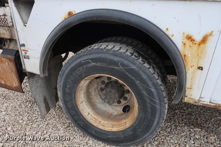 image for item EL9267 2005 International DuraStar 4300 digger derrick truck