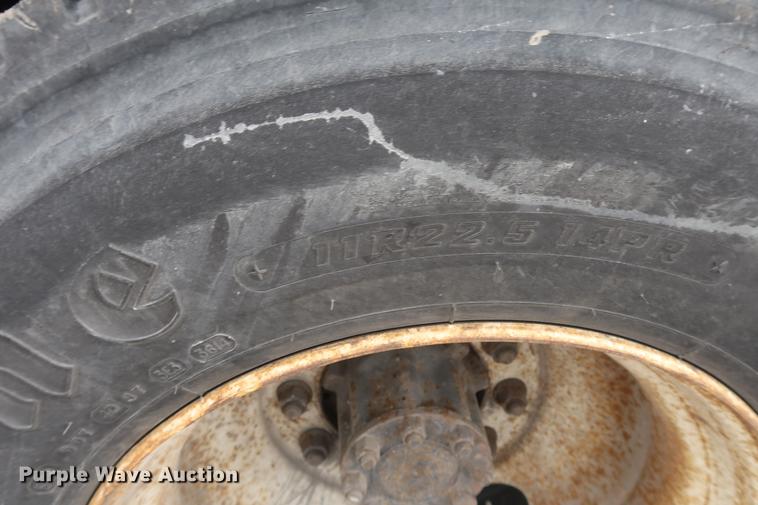 image for item EL9267 2005 International DuraStar 4300 digger derrick truck