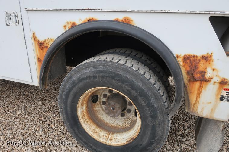 image for item EL9267 2005 International DuraStar 4300 digger derrick truck