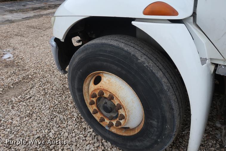 image for item EL9267 2005 International DuraStar 4300 digger derrick truck