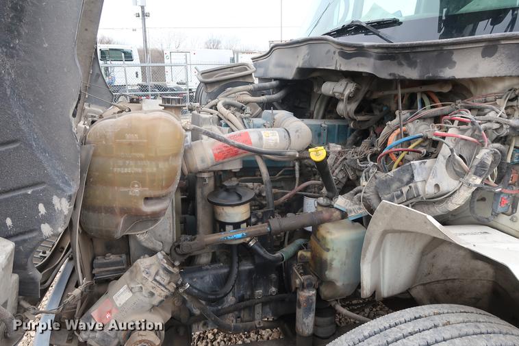 image for item EL9267 2005 International DuraStar 4300 digger derrick truck