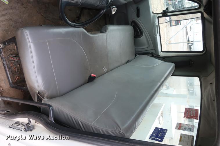 image for item EL9267 2005 International DuraStar 4300 digger derrick truck