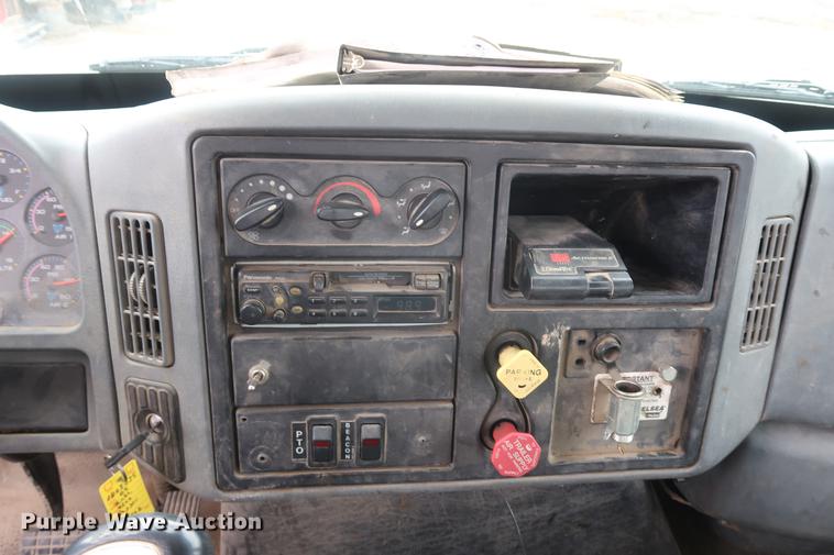 image for item EL9267 2005 International DuraStar 4300 digger derrick truck