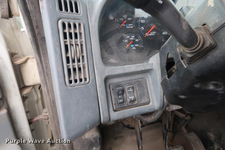 image for item EL9267 2005 International DuraStar 4300 digger derrick truck