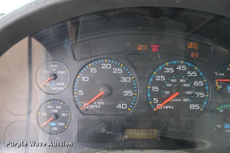 image for item EL9267 2005 International DuraStar 4300 digger derrick truck