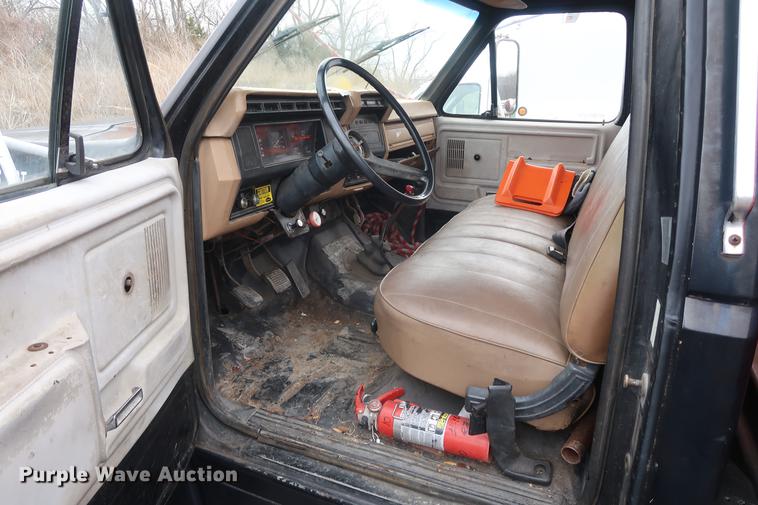 image for item EL9268 1984 Ford F600G conveyor truck