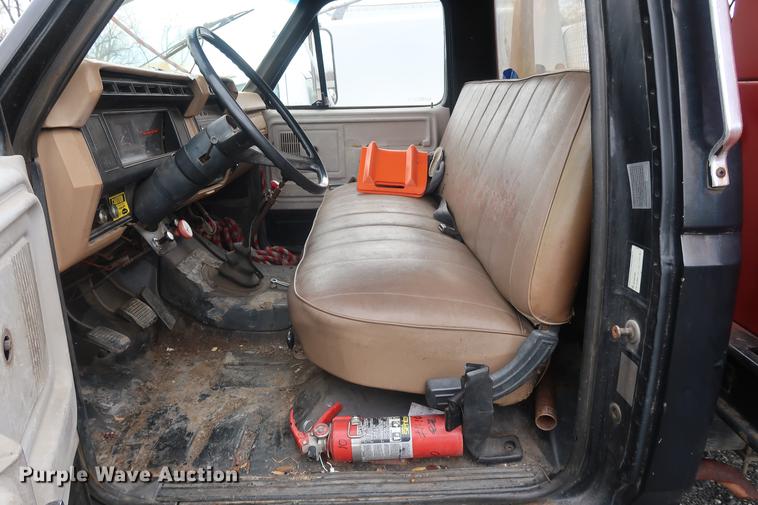 image for item EL9268 1984 Ford F600G conveyor truck