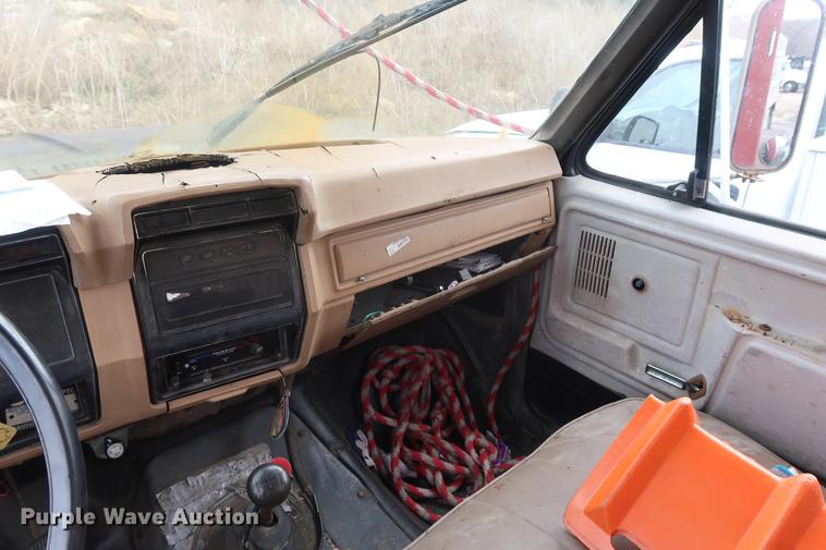 image for item EL9268 1984 Ford F600G conveyor truck