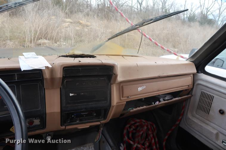 image for item EL9268 1984 Ford F600G conveyor truck