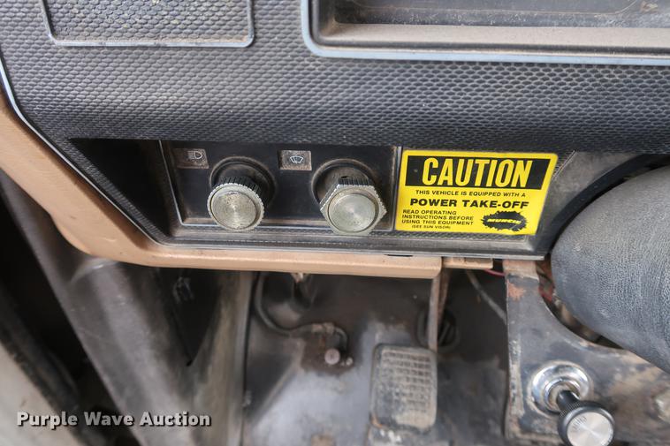 image for item EL9268 1984 Ford F600G conveyor truck