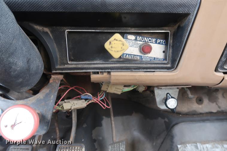 image for item EL9268 1984 Ford F600G conveyor truck