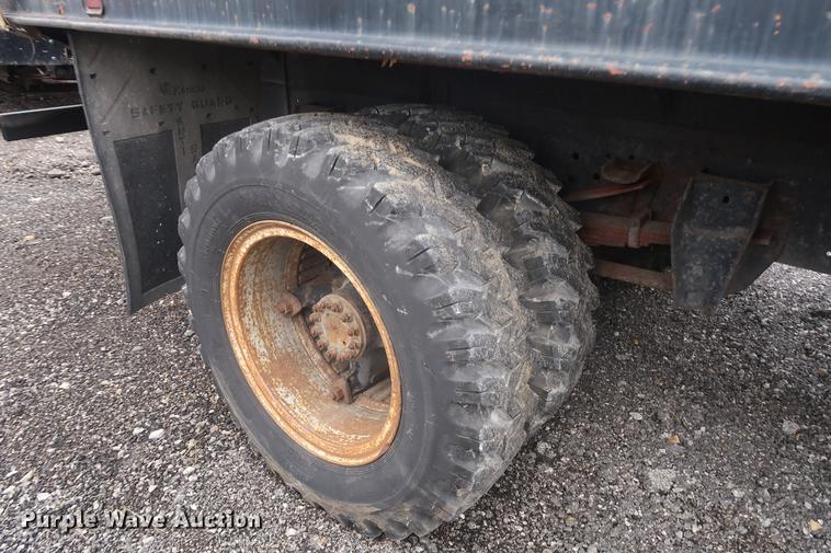 image for item EL9268 1984 Ford F600G conveyor truck