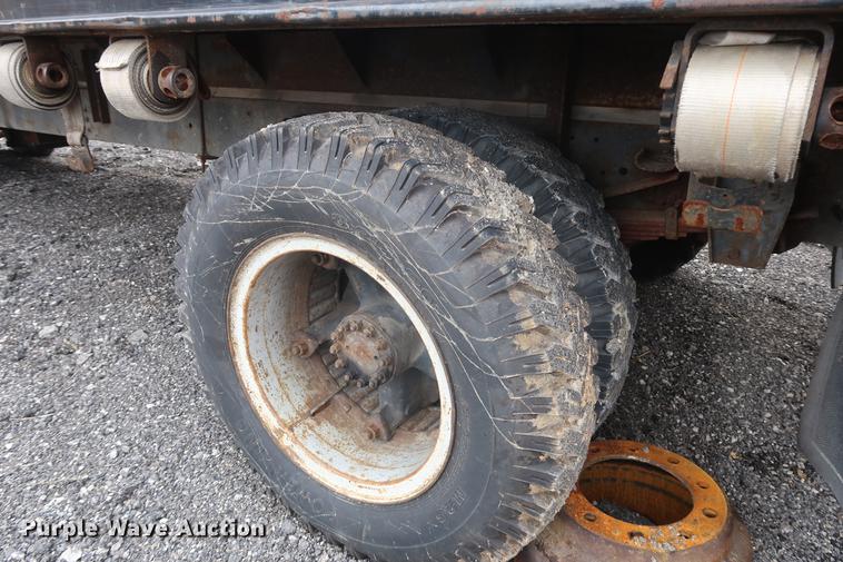 image for item EL9268 1984 Ford F600G conveyor truck