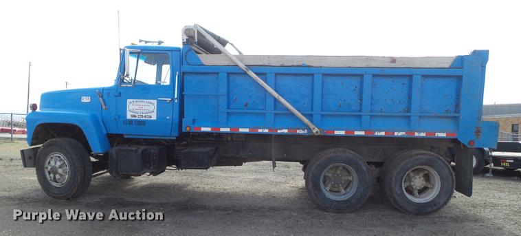 image for item EN9534 1973 Ford 9000 dump truck