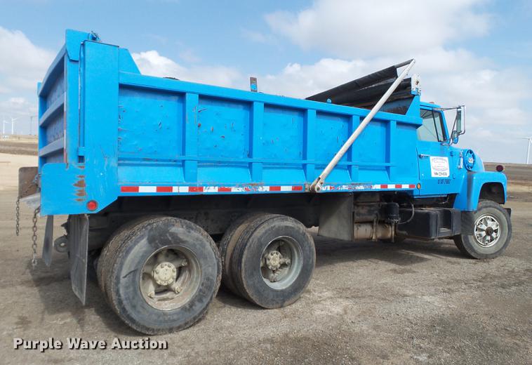 image for item EN9534 1973 Ford 9000 dump truck
