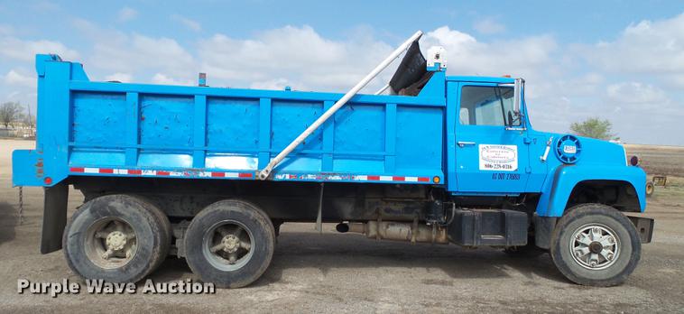 image for item EN9534 1973 Ford 9000 dump truck