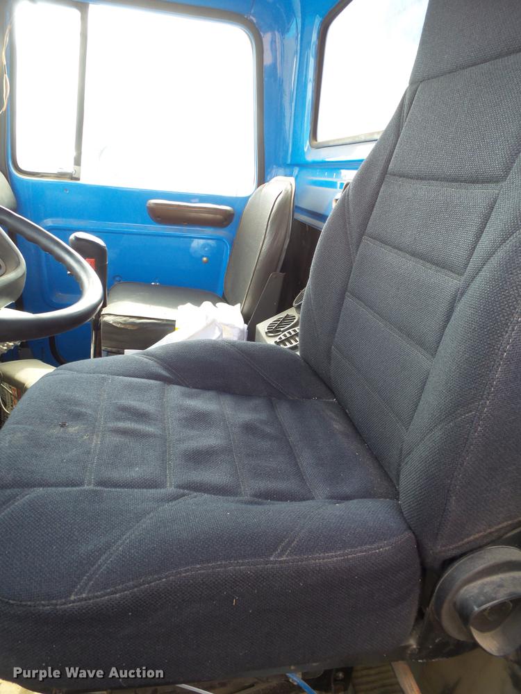 image for item EN9534 1973 Ford 9000 dump truck