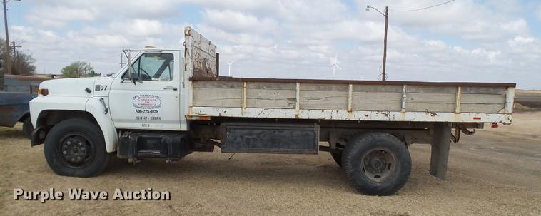 image for item EN9535 1985 Ford F700 dump truck