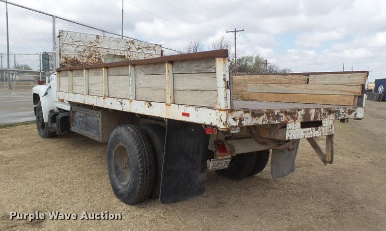 image for item EN9535 1985 Ford F700 dump truck