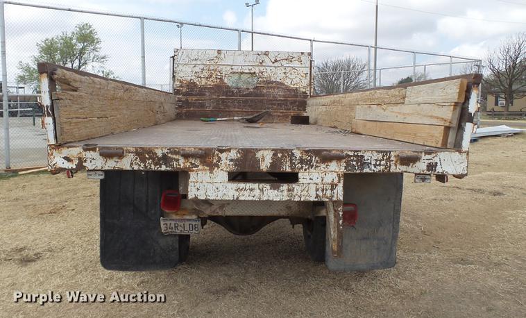 image for item EN9535 1985 Ford F700 dump truck