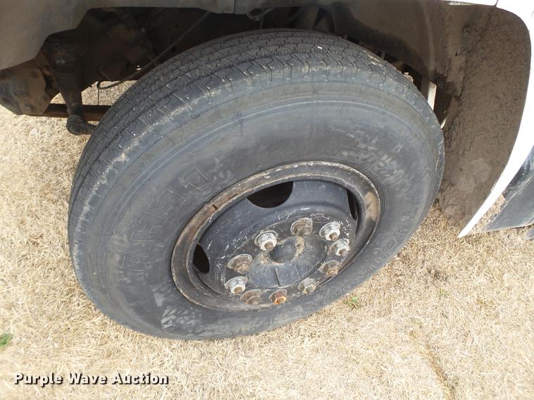 image for item EN9535 1985 Ford F700 dump truck