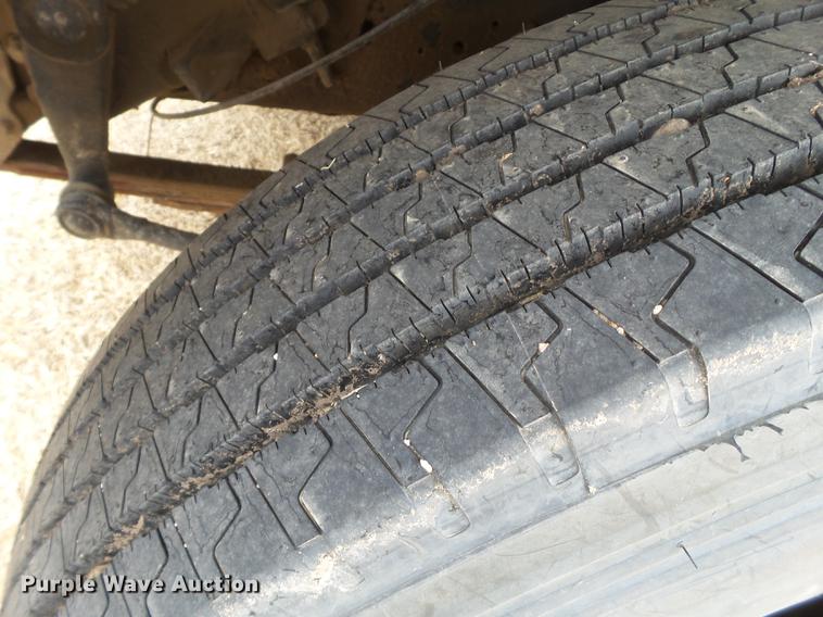 image for item EN9535 1985 Ford F700 dump truck