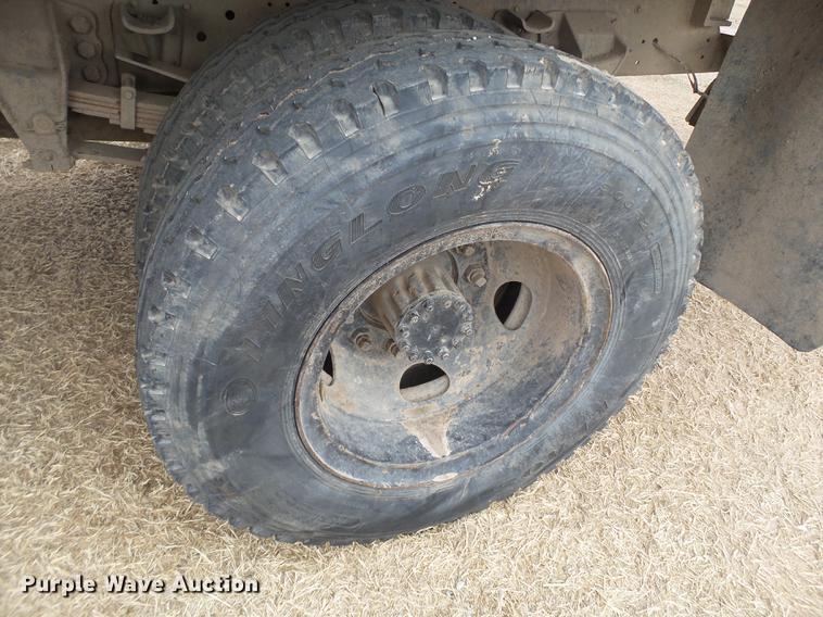 image for item EN9535 1985 Ford F700 dump truck