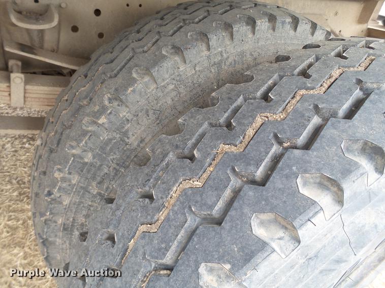 image for item EN9535 1985 Ford F700 dump truck