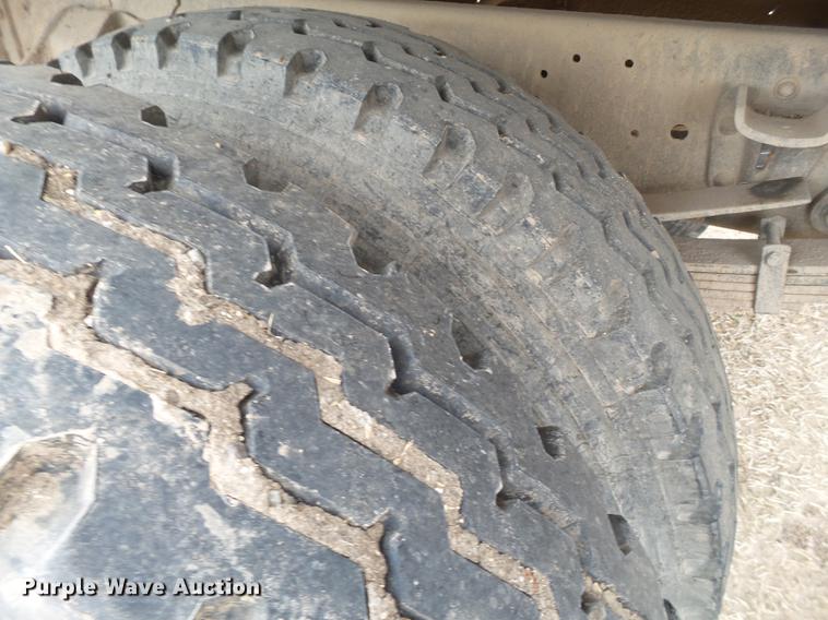 image for item EN9535 1985 Ford F700 dump truck