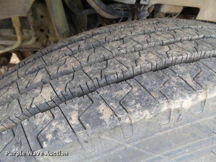 image for item EN9535 1985 Ford F700 dump truck