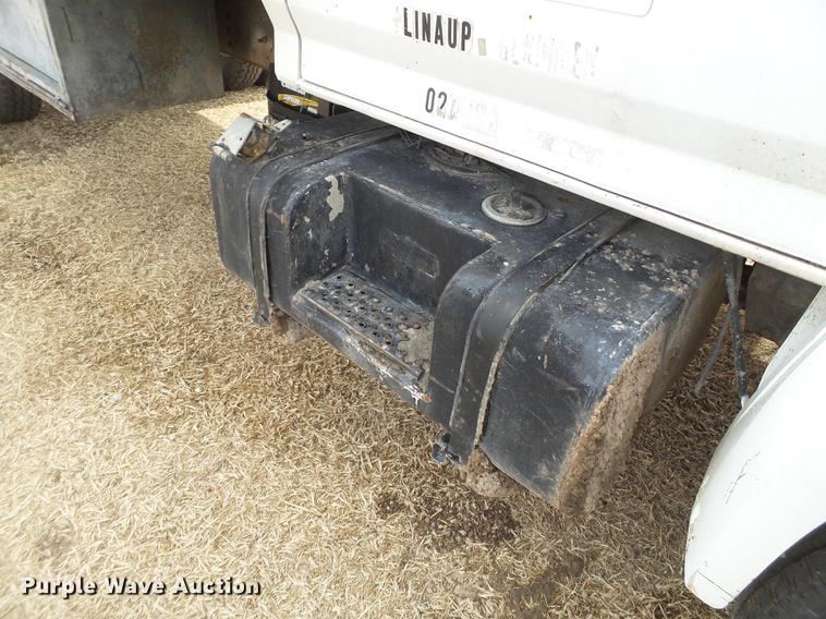 image for item EN9535 1985 Ford F700 dump truck