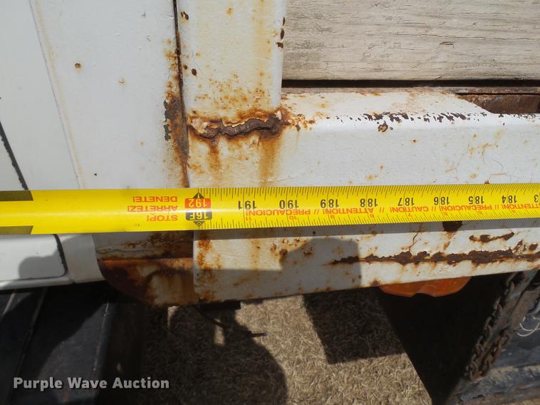 image for item EN9535 1985 Ford F700 dump truck