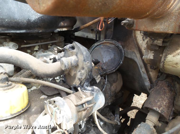 image for item EN9535 1985 Ford F700 dump truck