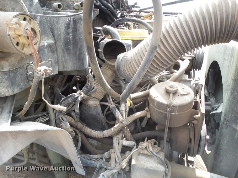 image for item EN9535 1985 Ford F700 dump truck