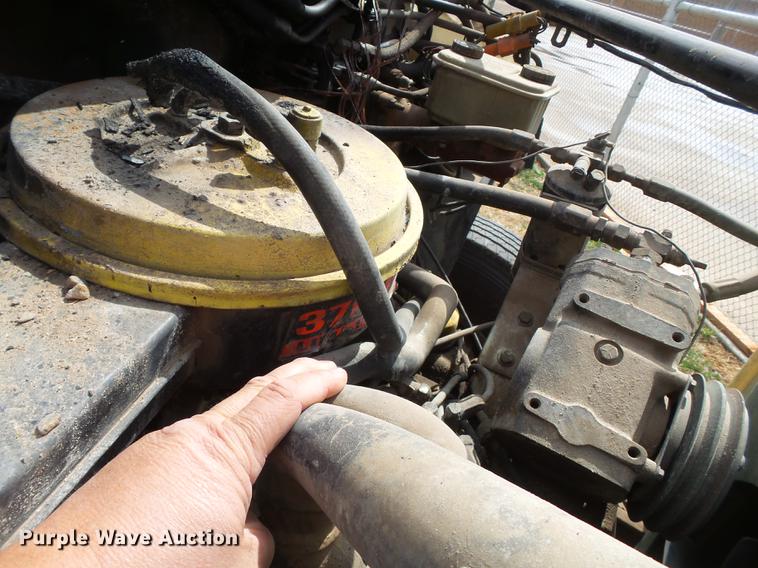 image for item EN9535 1985 Ford F700 dump truck