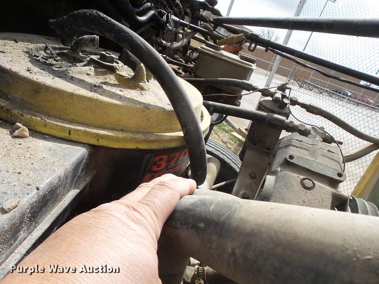 image for item EN9535 1985 Ford F700 dump truck