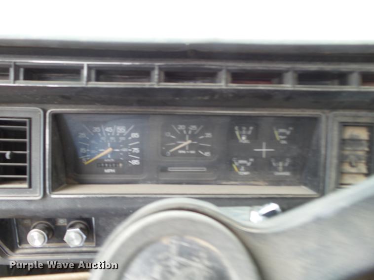 image for item EN9535 1985 Ford F700 dump truck