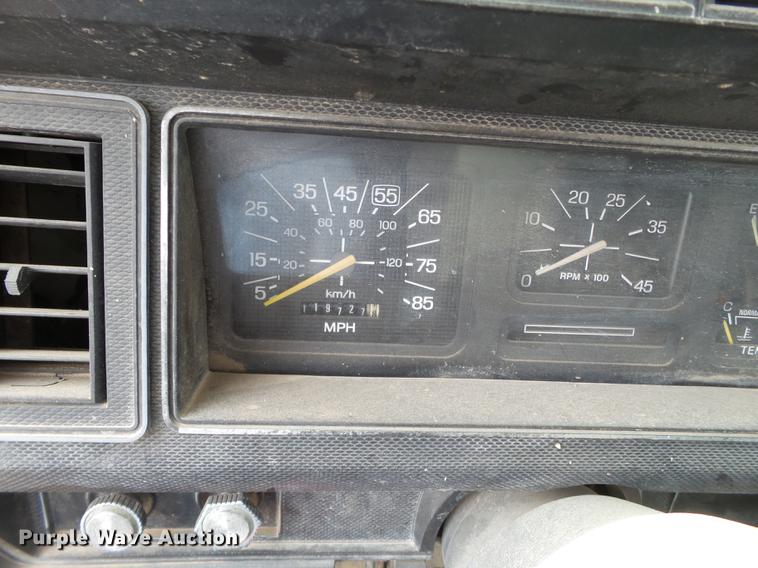 image for item EN9535 1985 Ford F700 dump truck