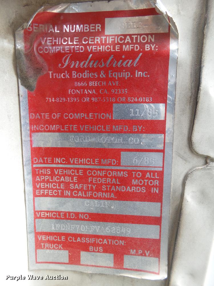 image for item EN9535 1985 Ford F700 dump truck