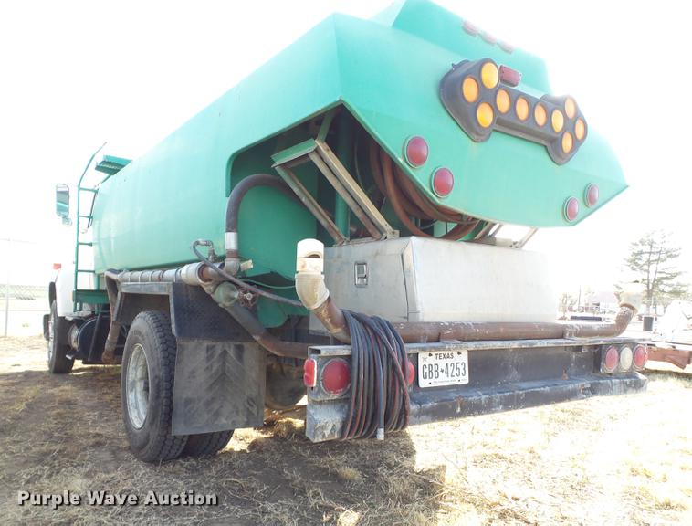 image for item EN9544 1988 Ford L8000 tank truck