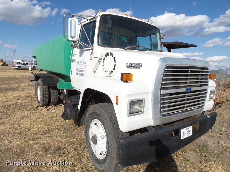 image for item EN9544 1988 Ford L8000 tank truck