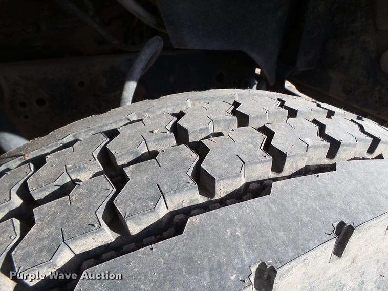 image for item EN9544 1988 Ford L8000 tank truck