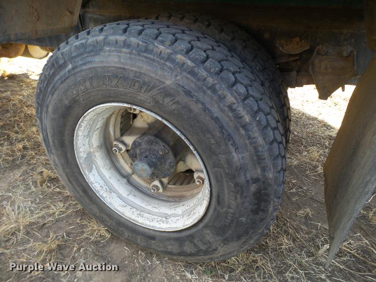 image for item EN9544 1988 Ford L8000 tank truck