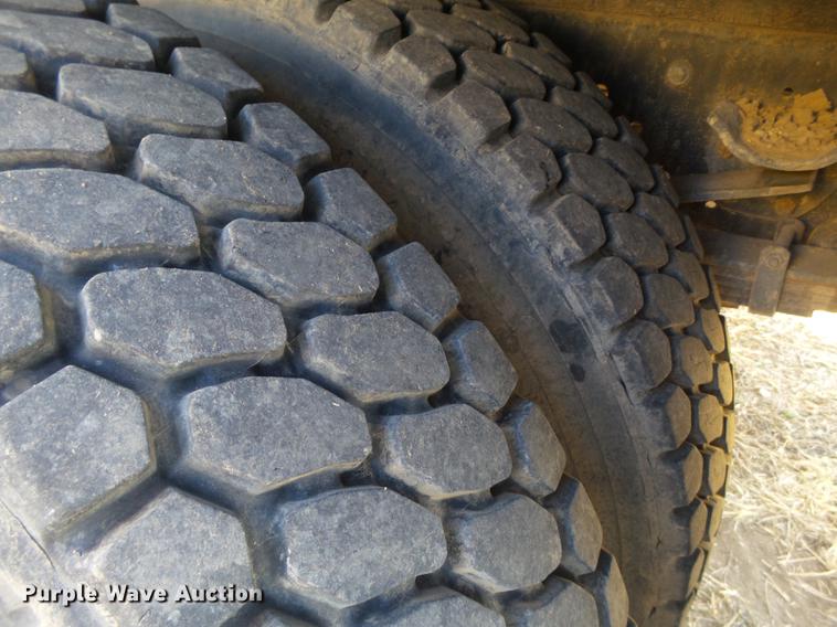 image for item EN9544 1988 Ford L8000 tank truck