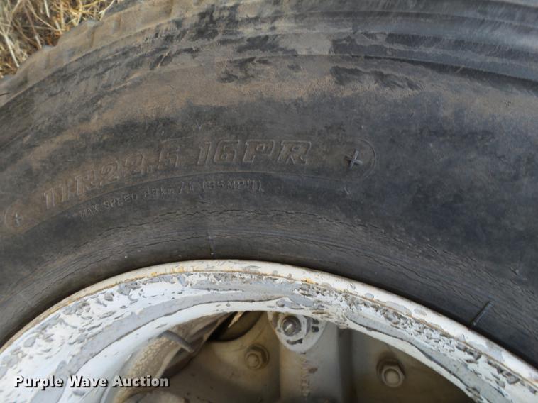 image for item EN9544 1988 Ford L8000 tank truck