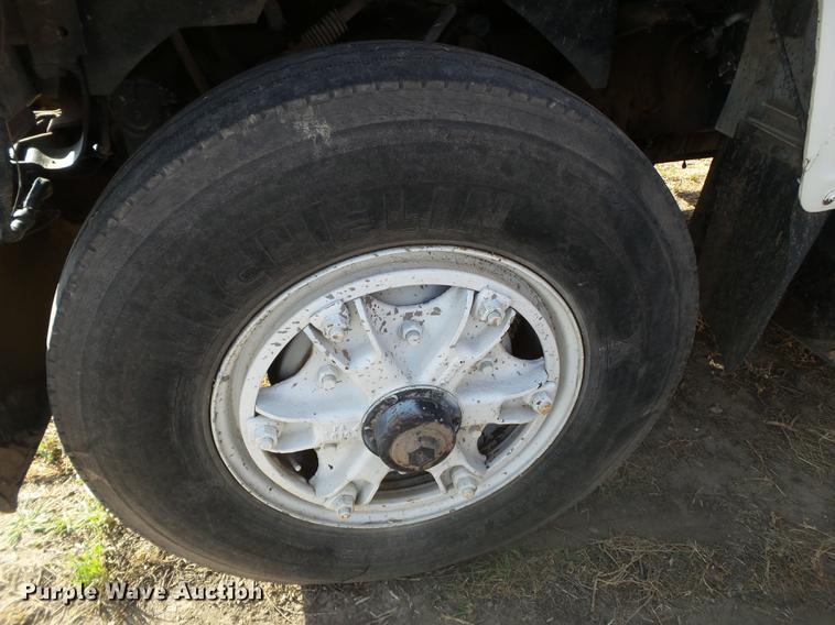 image for item EN9544 1988 Ford L8000 tank truck